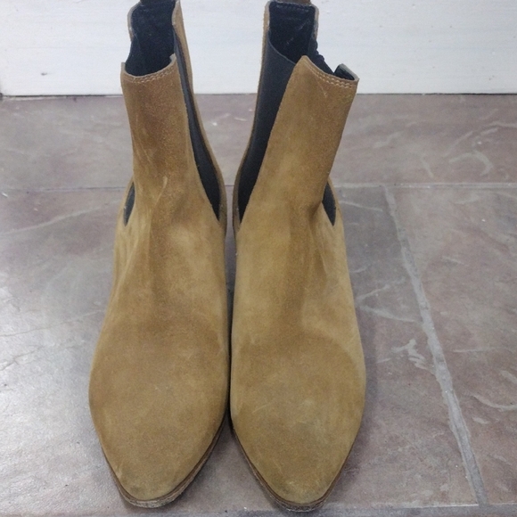 Saint Laurent Tan Suede Chelsea Boots - Picture 3 of 11